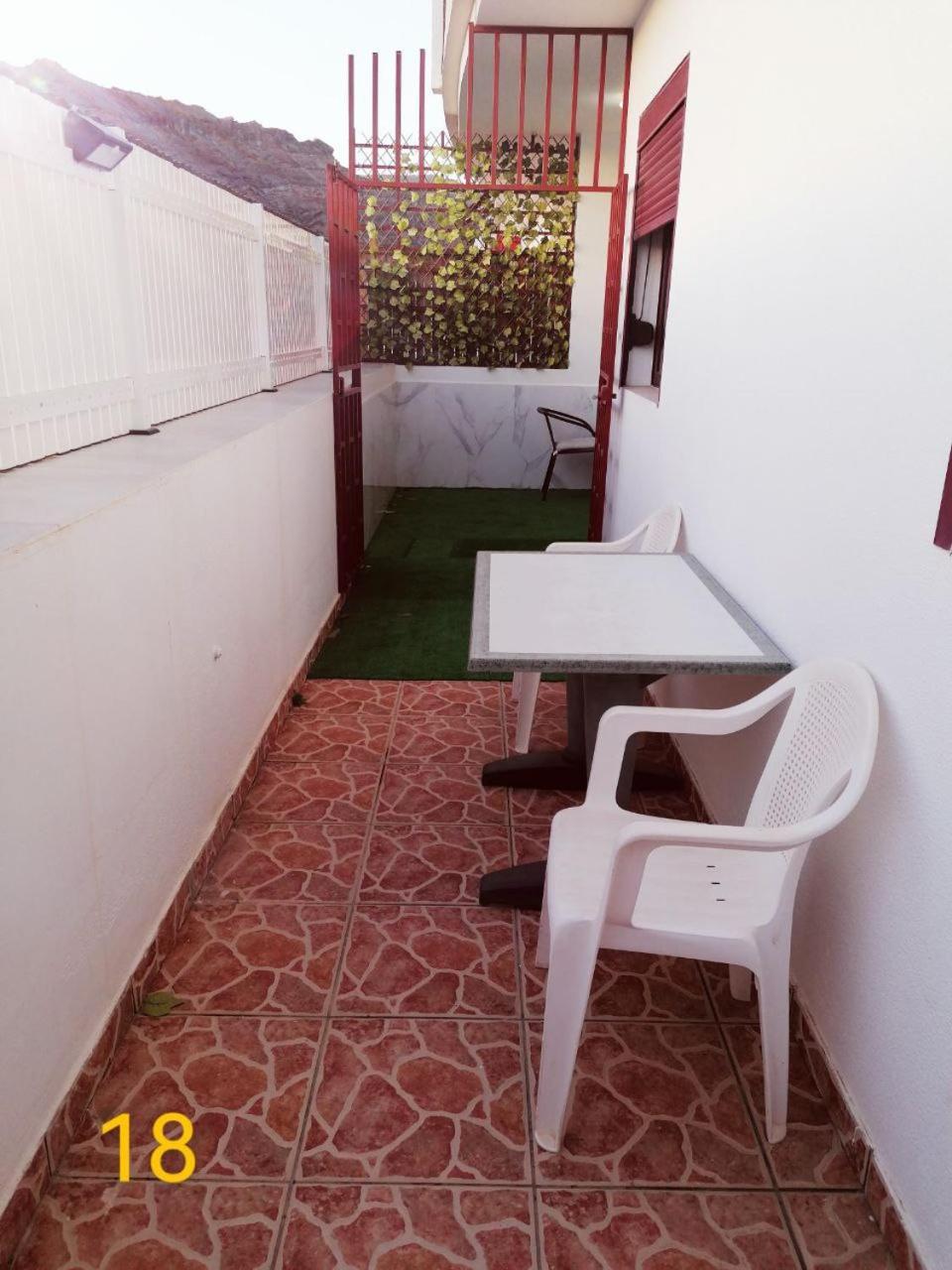 Big Villa Puerto Rico Streetfront With Private Saltwater Jacuzzi Pool, Bbq, Kitchen & 3 Terraces Near Shopping Center Puerto Rico (Gran Canaria) Exterior foto