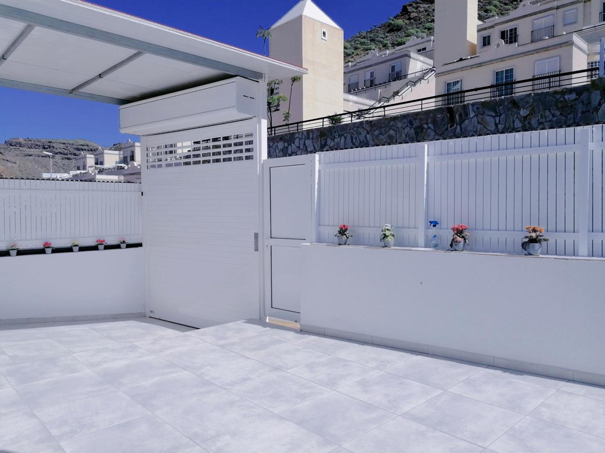 Big Villa Puerto Rico Streetfront With Private Saltwater Jacuzzi Pool, Bbq, Kitchen & 3 Terraces Near Shopping Center Puerto Rico (Gran Canaria) Exterior foto