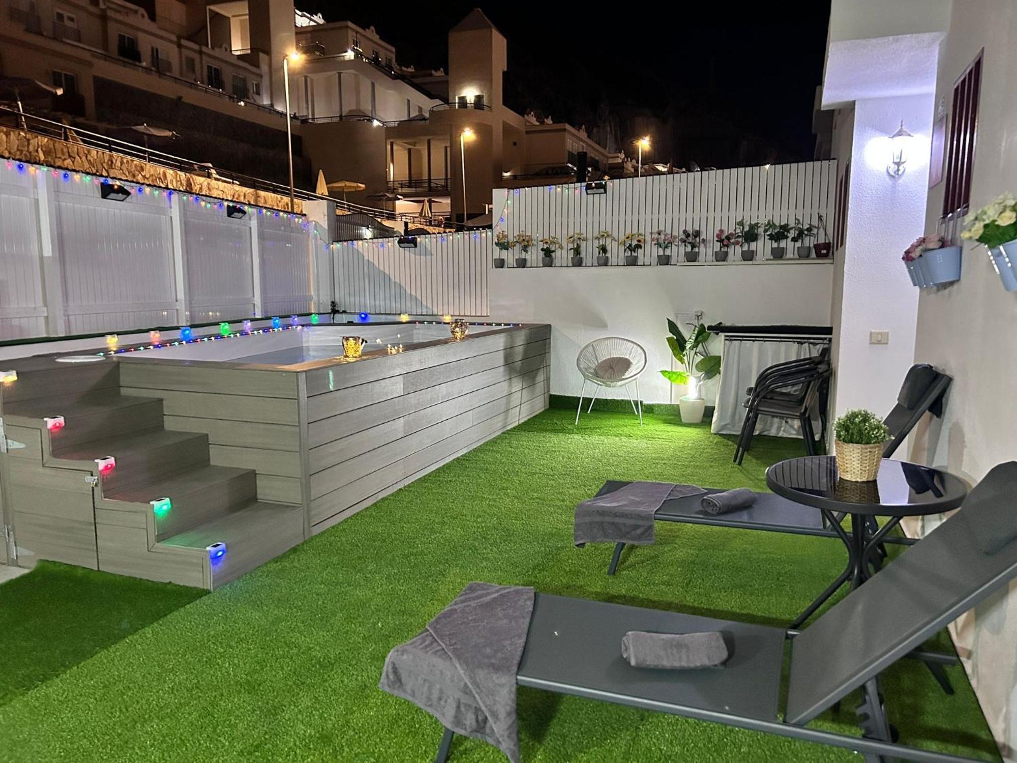 Big Villa Puerto Rico Streetfront With Private Saltwater Jacuzzi Pool, Bbq, Kitchen & 3 Terraces Near Shopping Center Puerto Rico (Gran Canaria) Exterior foto